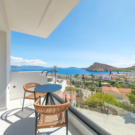 Yiannis Place Tolón