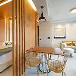 Yiannis Place * Tolón