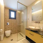 Yiannis Place Tolón